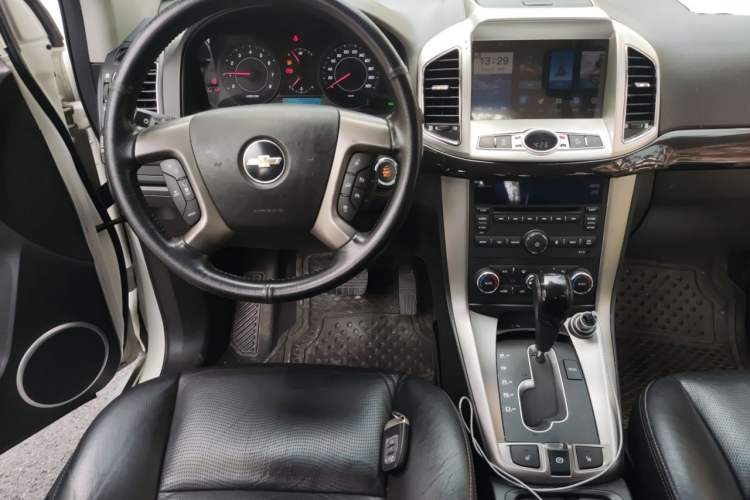 Used Chevrolet Captiva 2014 2.4L 4x4 Flagship Edition 7 Seats Steering Wheel