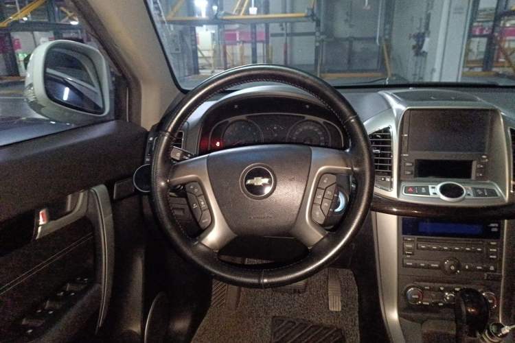 Used Chevrolet Captiva 2014 2.4L 4x4 Flagship Edition 7 Seats Steering Wheel