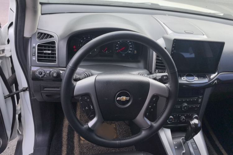 Used Chevrolet Captiva 2014 2.4L 4x4 Flagship Edition 7 Seats Steering Wheel