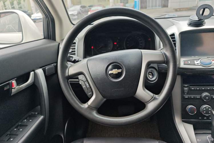 Used Chevrolet Captiva 2014 2.4L Two-Wheel Drive Urban Version 7 Seats Steering Wheel