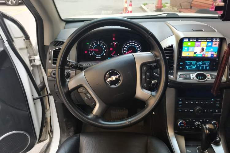 Used Chevrolet Captiva 2014 2.4L 4x4 Flagship Edition 7 Seats Steering Wheel