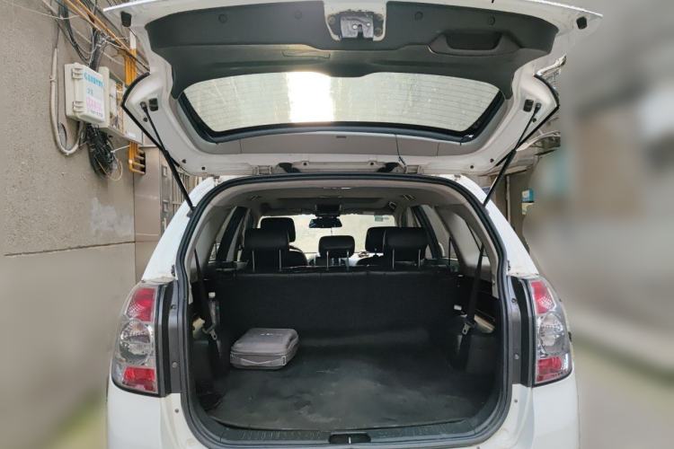 Used Chevrolet Captiva 2014 2.4L Two-Wheel Drive Urban Version 7 Seats Trunk