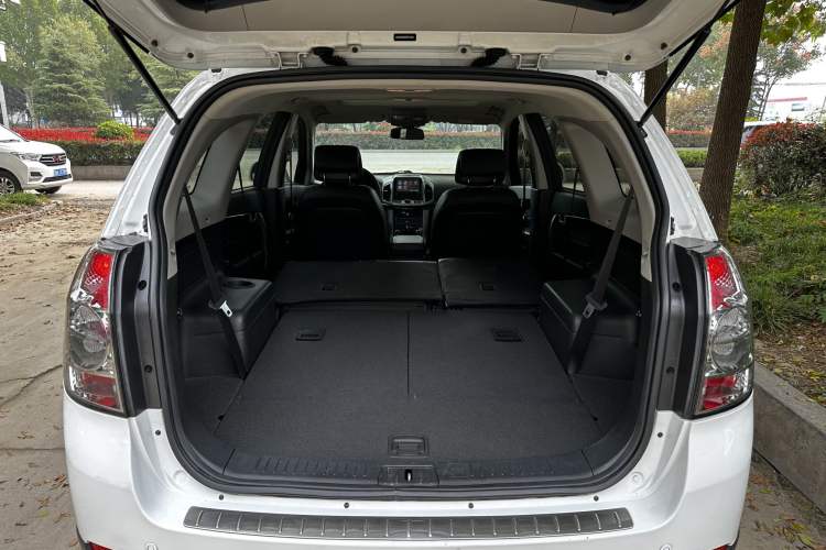 Used Chevrolet Captiva 2014 2.4L 4x4 Flagship Edition 7 Seats Trunk