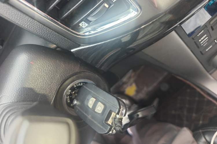 Used Chevrolet Captiva 2014 2.4L 4x4 Flagship Edition 7 Seats Vehicle Key