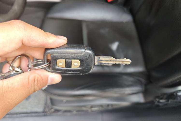 Used Chevrolet Captiva 2014 2.4L Two-Wheel Drive Urban Version 7 Seats Vehicle Key