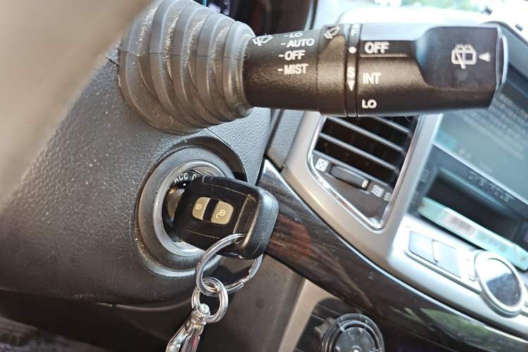 Used Chevrolet Captiva 2014 2.4L Two-Wheel Drive Urban Version 7 Seats Vehicle Key