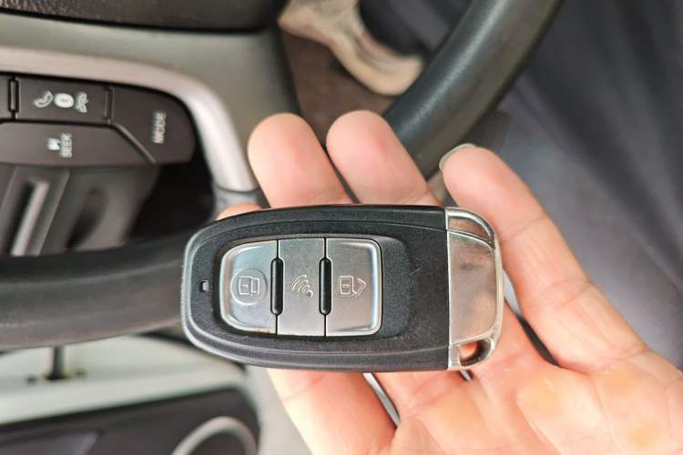 Used Chevrolet Captiva 2014 2.4L Two-Wheel Drive Urban Version 7 Seats Vehicle Key