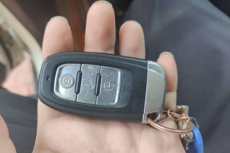 Used Chevrolet Captiva 2014 2.4L Two-Wheel Drive Urban Version 7 Seats Vehicle Key