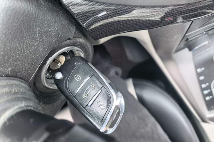 Used Chevrolet Captiva 2014 2.4L Two-Wheel Drive City Edition 5 Seats Vehicle Key