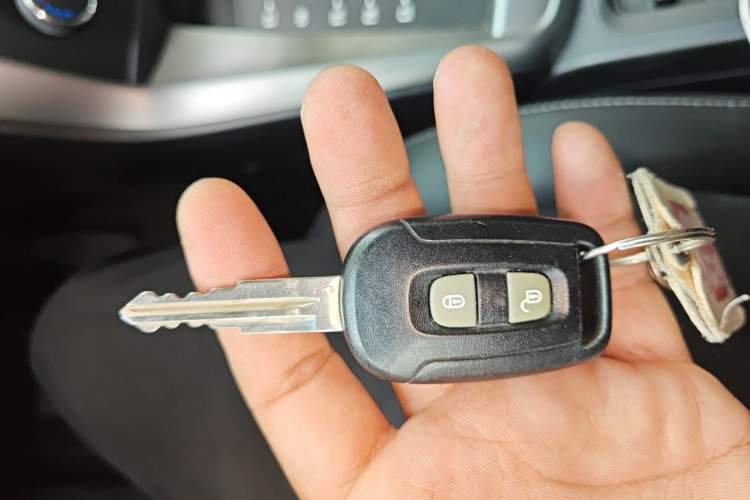 Used Chevrolet Captiva 2014 2.4L Two-Wheel Drive Urban Version 7 Seats Vehicle Key