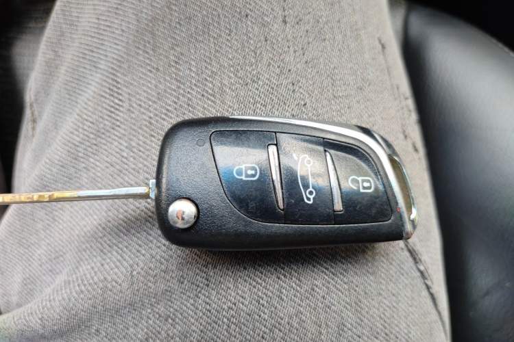 Used Chevrolet Captiva 2014 2.4L Two-Wheel Drive Urban Version 7 Seats Vehicle Key