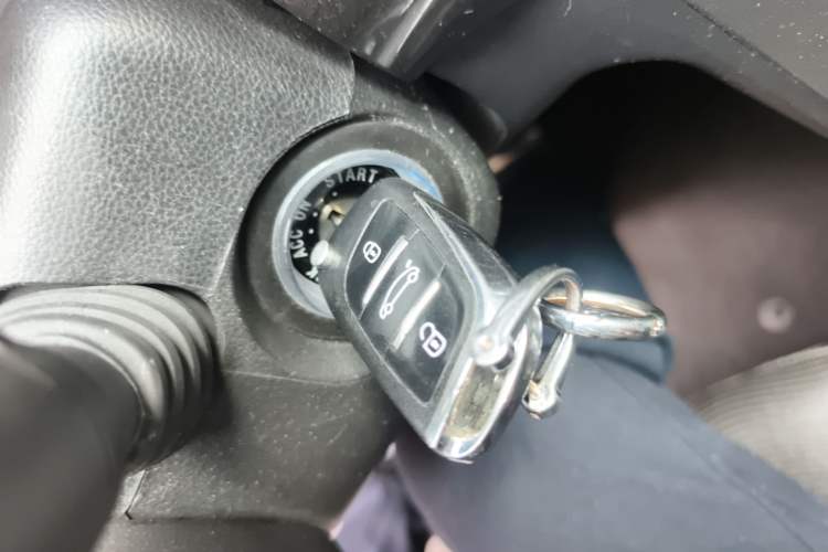 Used Chevrolet Captiva 2014 2.4L Two-Wheel Drive Urban Version 7 Seats Vehicle Key
