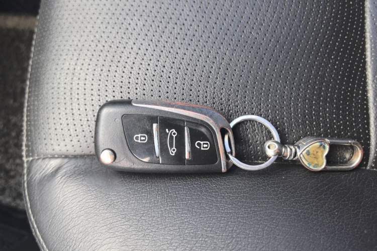 Used Chevrolet Captiva 2014 2.4L 4x4 Flagship Edition 7 Seats Vehicle Key