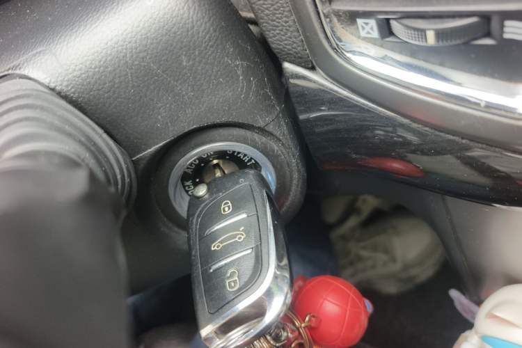 Used Chevrolet Captiva 2014 2.4L Two-Wheel Drive Urban Version 7 Seats Vehicle Key