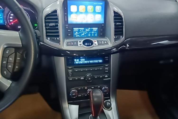 Used Chevrolet Captiva 2015 2.4L 4x4 Flagship Edition 7-Seater Audio And AC Panel