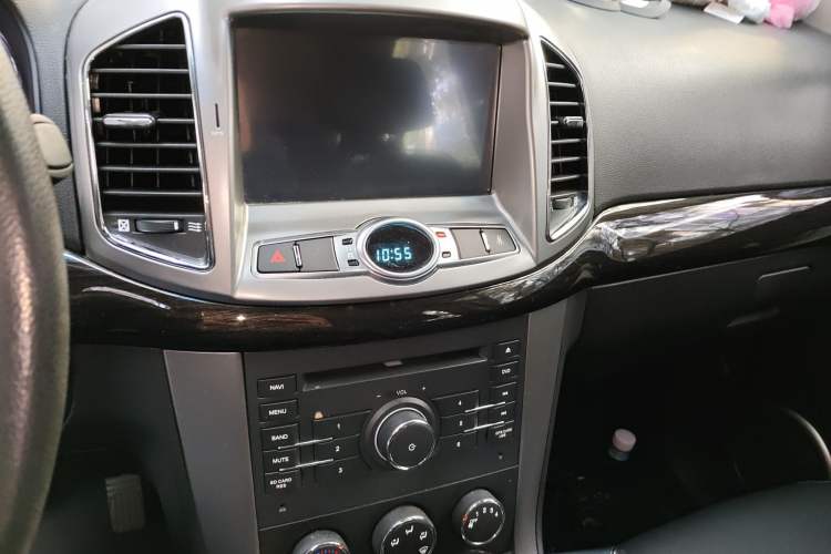 Used Chevrolet Captiva 2015 2.4L Two-Wheel Drive Urban Version 7 Seats Audio And AC Panel