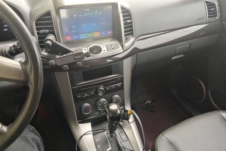 Used Chevrolet Captiva 2015 2.4L Two-Wheel Drive Urban Version 7 Seats Audio And AC Panel