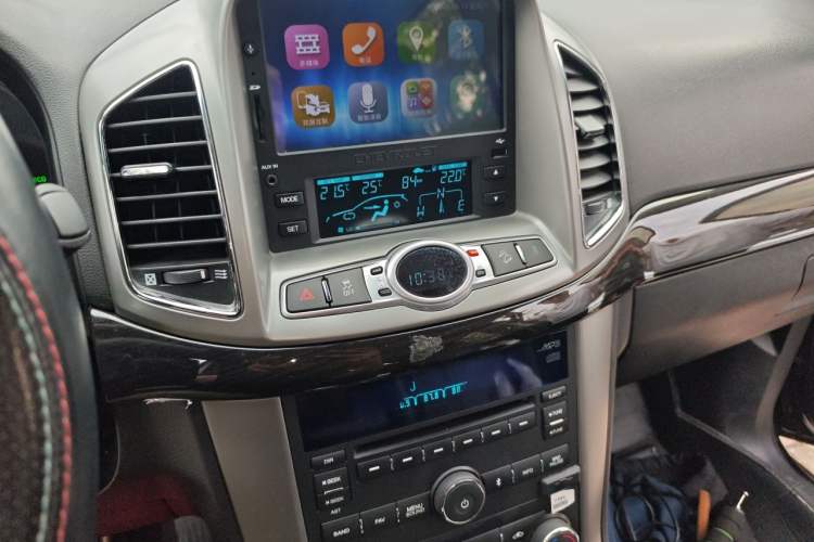 Used Chevrolet Captiva 2015 2.4L 4x4 Flagship Edition 7-Seater Audio And AC Panel