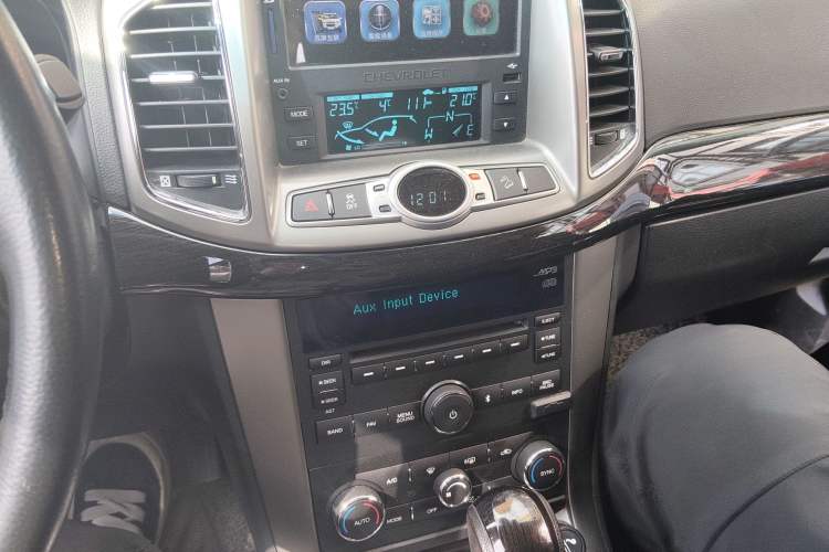 Used Chevrolet Captiva 2015 2.4L 4x4 Flagship Edition 7-Seater Audio And AC Panel