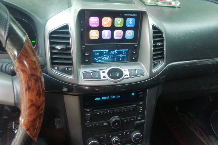 Used Chevrolet Captiva 2015 2.4L 4x4 Flagship Edition 7-Seater Audio And AC Panel