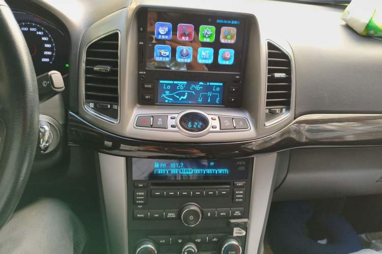 Used Chevrolet Captiva 2015 2.4L 4x4 Flagship Edition 7-Seater Audio And AC Panel