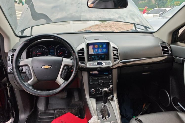 Used Chevrolet Captiva 2015 2.4L 4x4 Flagship Edition 7-Seater Center Console