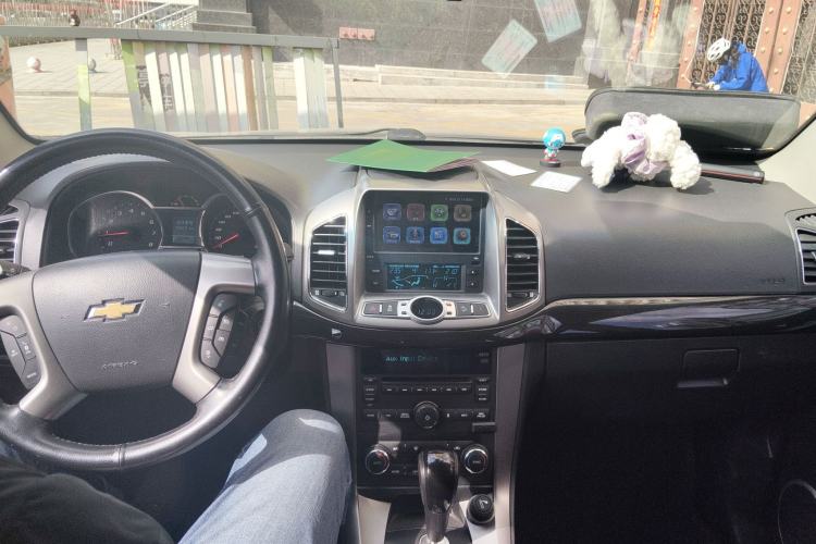 Used Chevrolet Captiva 2015 2.4L 4x4 Flagship Edition 7-Seater Center Console