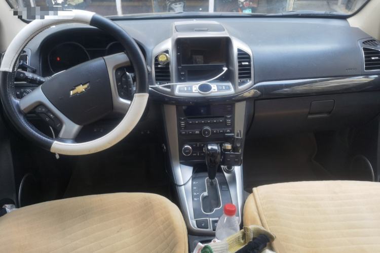 Used Chevrolet Captiva 2015 2.4L 4x4 Flagship Edition 7-Seater Center Console