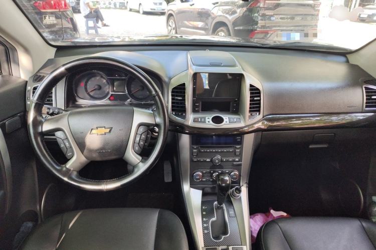 Used Chevrolet Captiva 2015 2.4L 4x4 Flagship Edition 7-Seater Center Console
