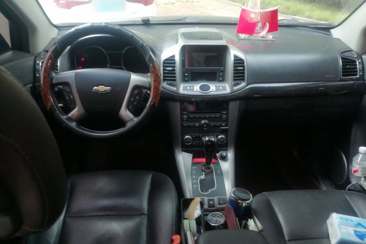 Used Chevrolet Captiva 2015 2.4L 4x4 Flagship Edition 7-Seater Center Console