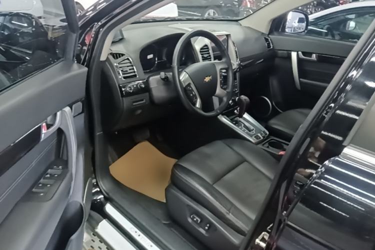 Used Chevrolet Captiva 2015 2.4L 4x4 Flagship Edition 7-Seater Driver Seat