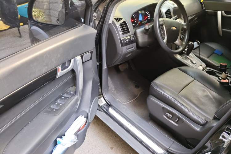 Used Chevrolet Captiva 2015 2.4L Two-Wheel Drive Urban Version 7 Seats Driver Seat