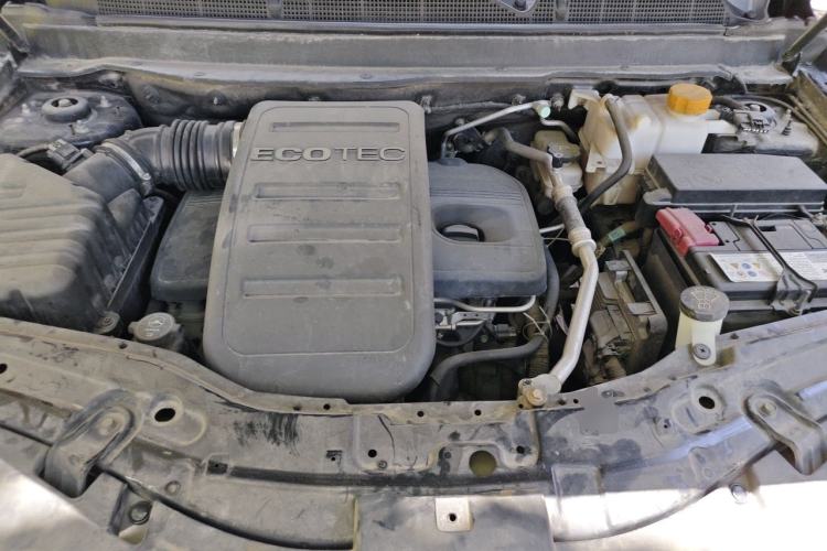 Used Chevrolet Captiva 2015 2.4L Two-Wheel Drive Urban Version 7 Seats Engine Bay