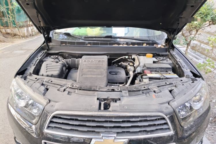 Used Chevrolet Captiva 2015 2.4L Two-Wheel Drive Urban Version 7 Seats Engine Bay