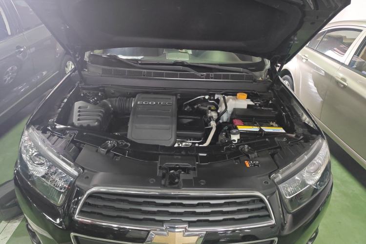 Used Chevrolet Captiva 2015 2.4L Two-Wheel Drive Urban Version 7 Seats Engine Bay