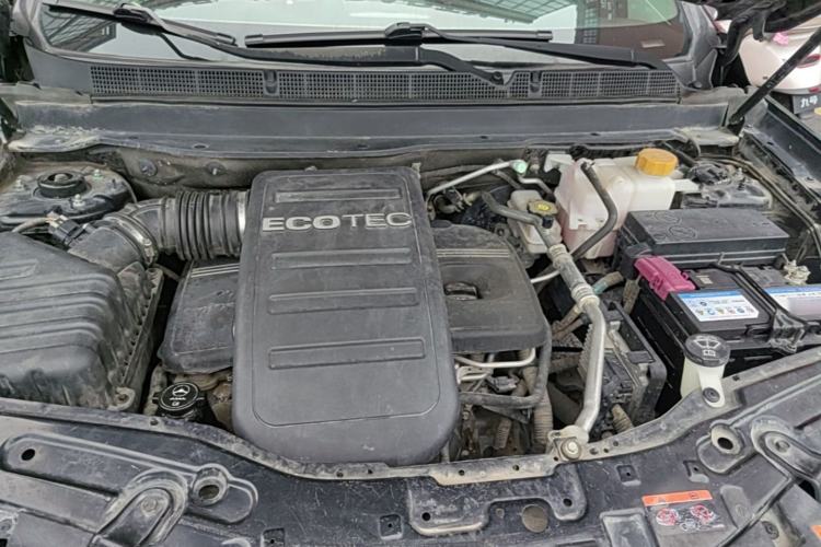 Used Chevrolet Captiva 2015 2.4L 4x4 Flagship Edition 7-Seater Engine Bay