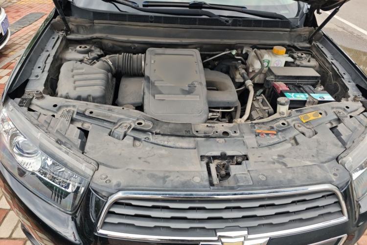 Used Chevrolet Captiva 2015 2.4L 4x4 Flagship Edition 7-Seater Engine Bay