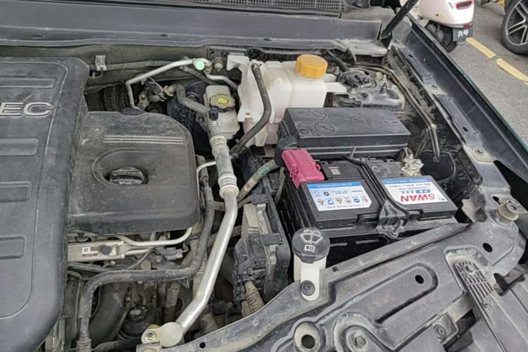 Used Chevrolet Captiva 2015 2.4L 4x4 Flagship Edition 7-Seater Engine Bay Left
