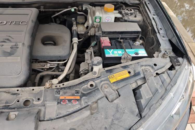 Used Chevrolet Captiva 2015 2.4L 4x4 Flagship Edition 7-Seater Engine Bay Left
