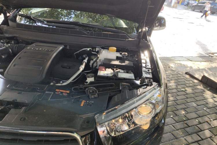 Used Chevrolet Captiva 2015 2.4L 4x4 Flagship Edition 7-Seater Engine Bay Left