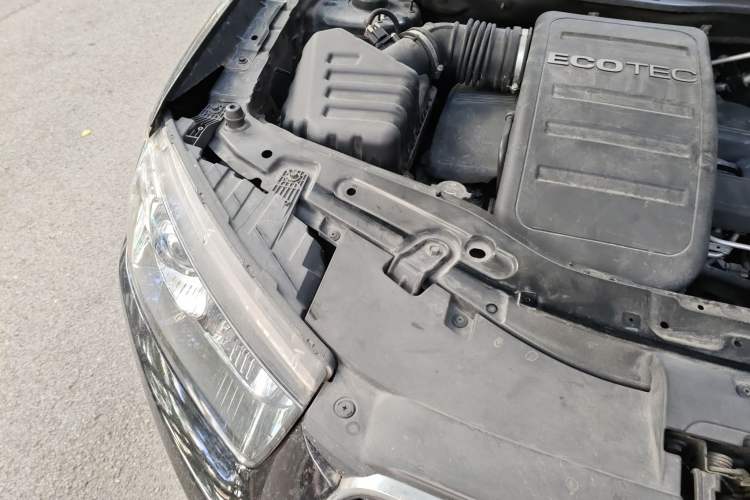 Used Chevrolet Captiva 2015 2.4L Two-Wheel Drive Urban Version 7 Seats Engine Bay Right