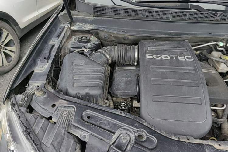 Used Chevrolet Captiva 2015 2.4L 4x4 Flagship Edition 7-Seater Engine Bay Right