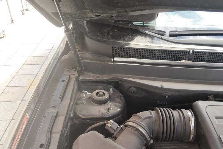 Used Chevrolet Captiva 2015 2.4L 4x4 Flagship Edition 7-Seater Engine Bay Right