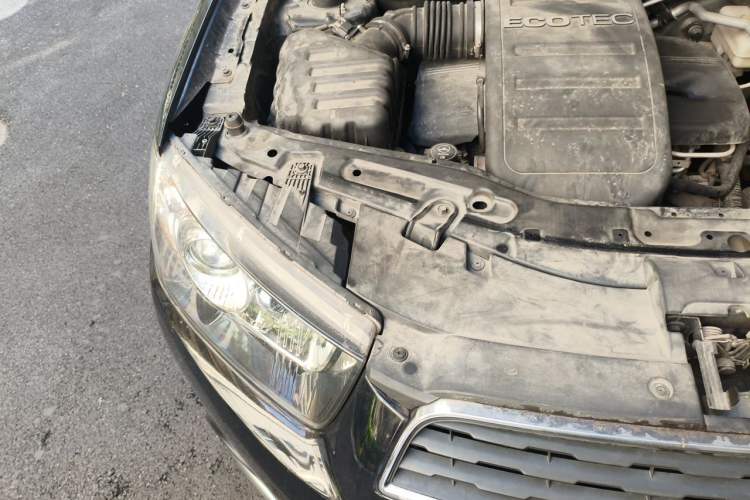 Used Chevrolet Captiva 2015 2.4L 4x4 Flagship Edition 7-Seater Engine Bay Right