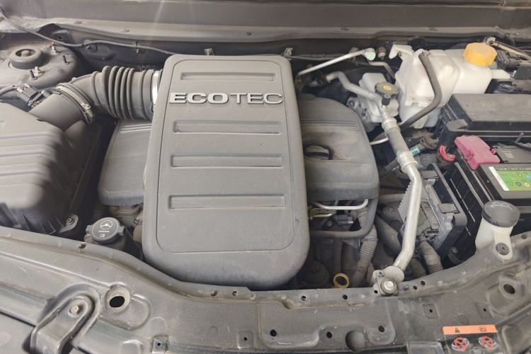 Used Chevrolet Captiva 2015 2.4L 4x4 Flagship Edition 7-Seater Engine Bay