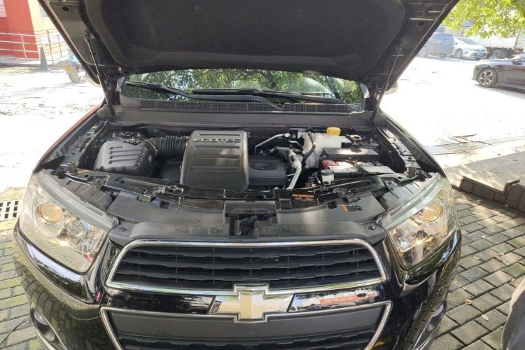 Used Chevrolet Captiva 2015 2.4L 4x4 Flagship Edition 7-Seater Engine Bay
