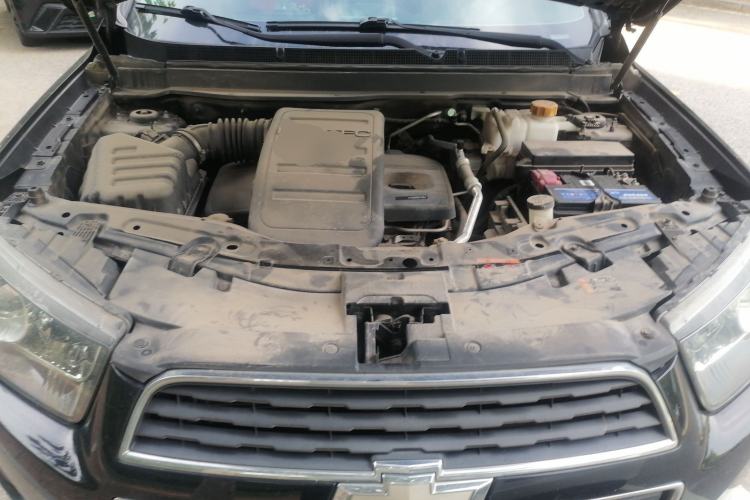 Used Chevrolet Captiva 2015 2.4L 4x4 Flagship Edition 7-Seater Engine Bay