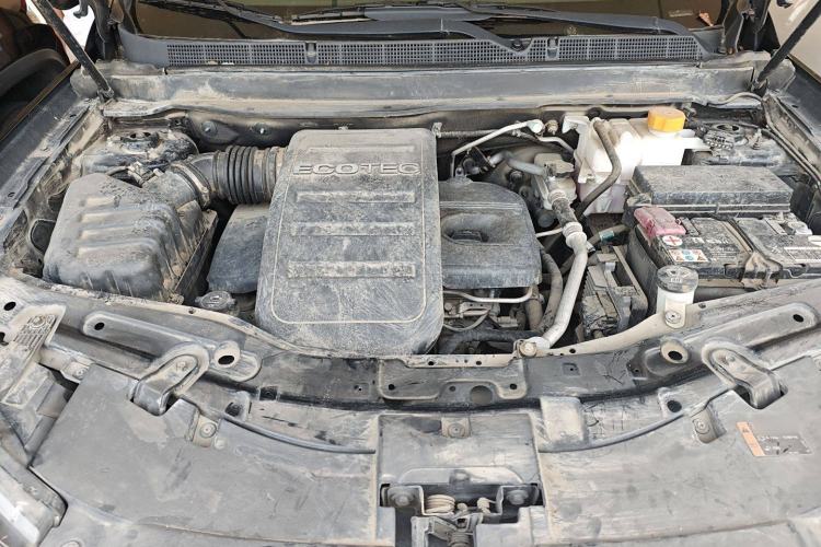 Used Chevrolet Captiva 2015 2.4L Two-Wheel Drive Urban Version 5 Seats Engine Bay