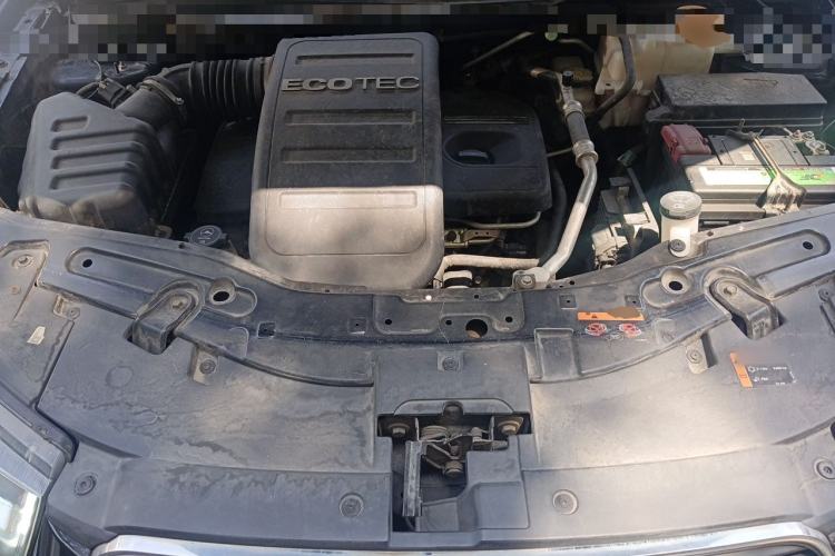 Used Chevrolet Captiva 2015 2.4L 4x4 Flagship Edition 7-Seater Engine Bay