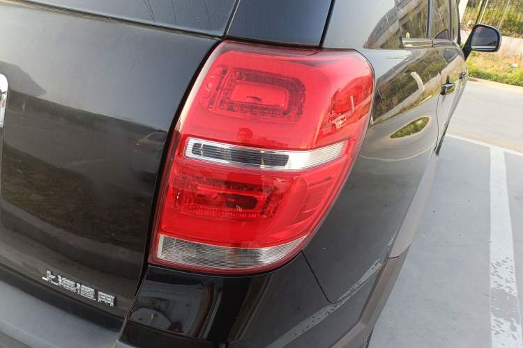 Used Chevrolet Captiva 2015 2.4L Two-Wheel Drive Urban Version 5 Seats Exterior 3
